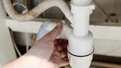 Zapomeňte na nepříjemný zápach z odpadu – jak jednoduše vyčistit sifon domácími prostředky