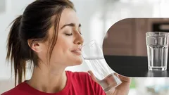 Proč byste měli každé ráno vypít sklenici teplé vody: úžasné přínosy tohoto jednoduchého zvyku