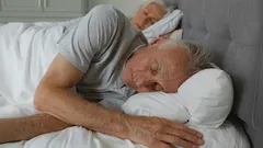 Ideální teplota v místnosti pro kvalitní spánek seniorů – co říkají odborníci?