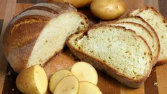 Proč brambory a chléb nepatří na stejný talíř: dietologové vysvětlují následky
