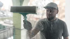 Nejefektivnější způsob mytí oken bez šmouh: Potřebujete jen jednu ingredienci