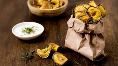 Jak připravit zdravé domácí chipsy? Dietologové jsou nadšeni