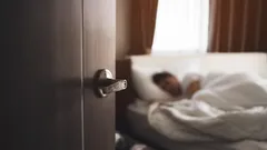 Otevřené dveře ložnice v noci – co to vypovídá o vaší osobnosti? Psychologové vysvětlují