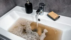 Pilulka proti ucpání: Jak levné řešení nahradilo instalatéry a pročistilo potrubí