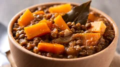 Dýňové ragú s čočkou a slaninou: 5 jednoduchých kroků k podzimní večeři jako z restaurace