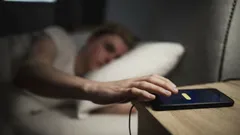 Nabíjení telefonu přes noc? Přicházíte o peníze i mobil: past, do které se chytají miliony