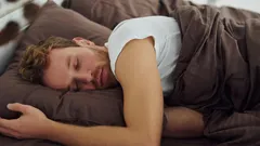 Tato fáze spánku rozhoduje, zda porostou svaly – nebo zda tréninky přijdou vniveč: jak ji nepřehlédnout