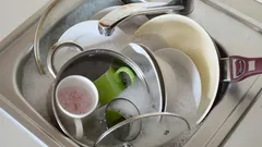 Neustále plný dřez špinavého nádobí? Psychologové zjistili, co to o vás vypovídá