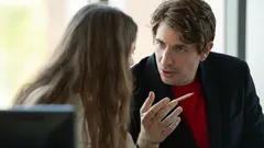 Odvracíte pohled během rozhovoru? Psychologové prozrazují, co to vypovídá o vaší osobnosti