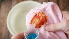 Expertka sdílí recept na nejlepší domácí odstraňovač skvrn. Potřebujete jen 3 ingredience