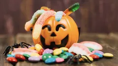 Sladkosti na Halloween jako zrcadlo společnosti – co výběr cukrovinek říká o náladě národa