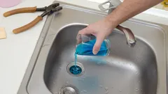 Metoda instalatéra: Jak vyčistit kanalizaci za 5 minut a navždy se zbavit ucpání