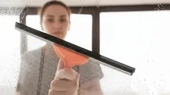 Čistá okna bez kondenzace a šmouh: tato ingredience se stala spásným tajemstvím mnoha