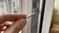 Zbavte se průvanu a tepelných ztrát: Plastová okna mají „zimní režim“ – jak ho aktivovat