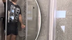 Levně a snadno: Jak se jednou provždy zbavit skvrn na sprchové zástěně