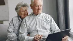 Od ledna 2026 stát zvýší důchody tisícům seniorů o tisíce korun. Týká se to i vás?