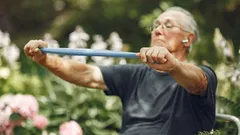 Jen 15 minut denně – a vaše klouby budou znovu fungovat: nejlepší cviky pro seniory nad 60 let