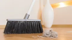 Největší chyby při utírání prachu – jak účinně uklidit, aby se prach nevracel