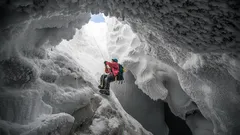 Byl nalezen průchod do podzemního světa? Antarktida odhalila tajemství, které bylo ukryto 70 let